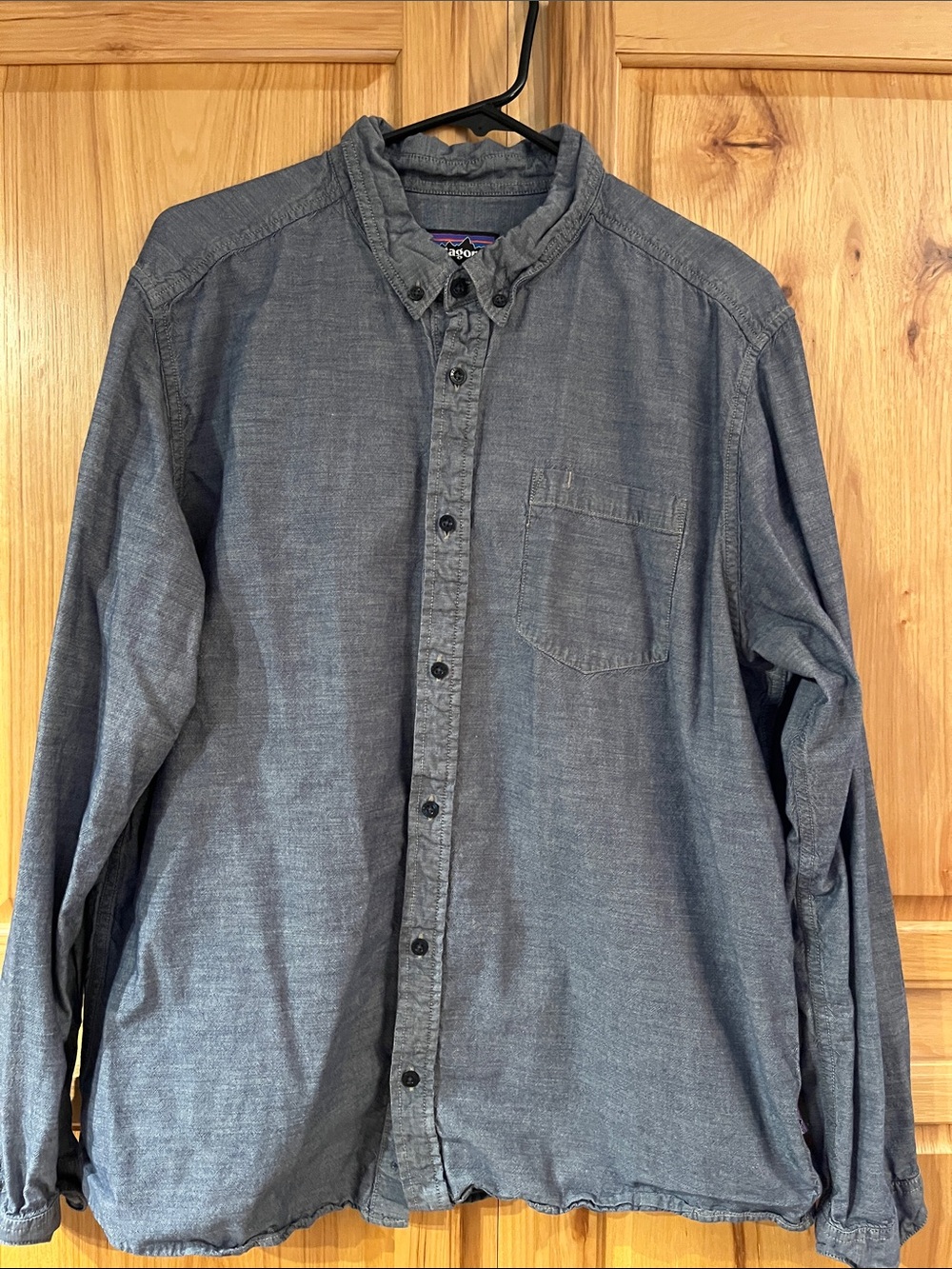 Patagonia Men's Button-Down Chambray Shirt - Blue-Gray, size XL - EUC